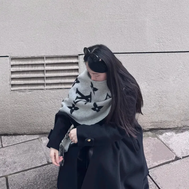 今季も大流行 魅力的 人気上昇中 キレカジ ファッション アルファベット ふわふわ マフラー