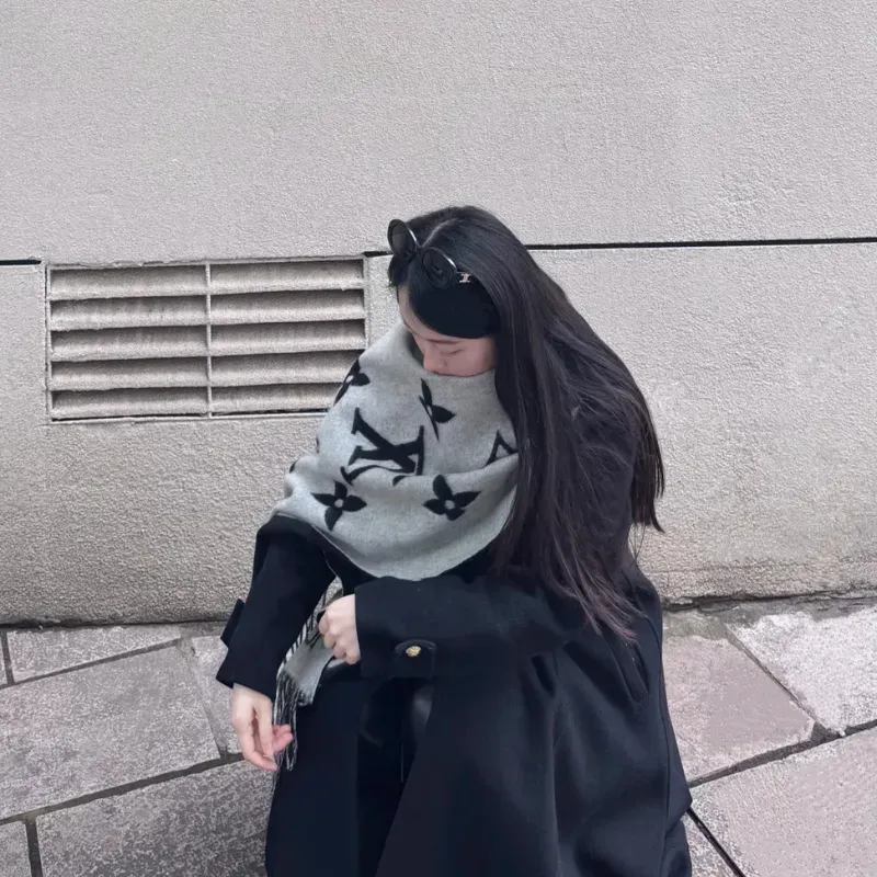 今季も大流行 魅力的 人気上昇中 キレカジ ファッション アルファベット ふわふわ マフラー