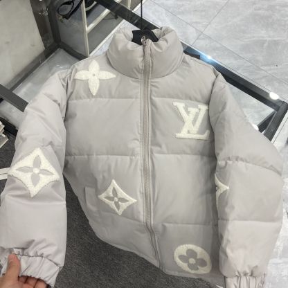 『M-2XL』スタンドカラーの冬用中綿ジャケット。暖かくてトレンド感があり、カップルにぴったりのマッチングスタイル。