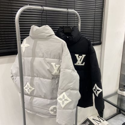 『M-2XL』スタンドカラーの冬用中綿ジャケット。暖かくてトレンド感があり、カップルにぴったりのマッチングスタイル。