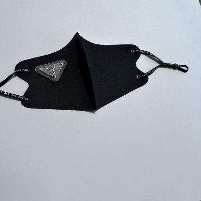 調節可能なアイスシルクを使用したファッショナブルなマスク。防風性、保温性、洗濯可能