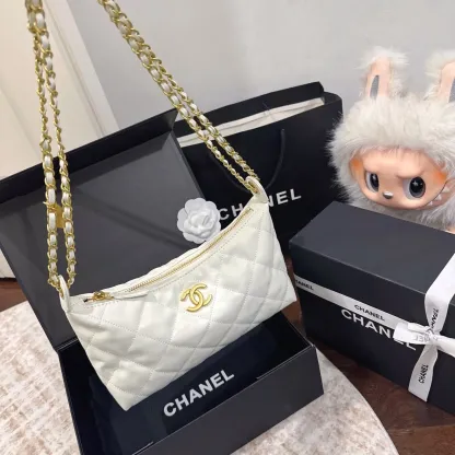 ラグジュアリー 品のある コンパクトサイズ 軽量設計 バッグ