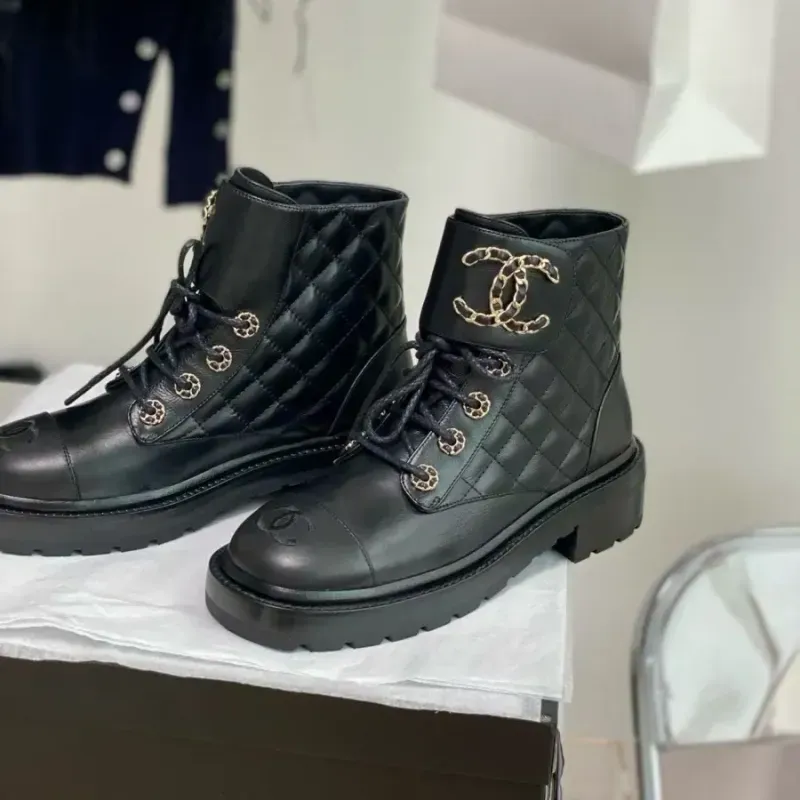 『225-250』美人度アップ トレンド 高品質 デザイン感 合わせやすい ショートブーツ