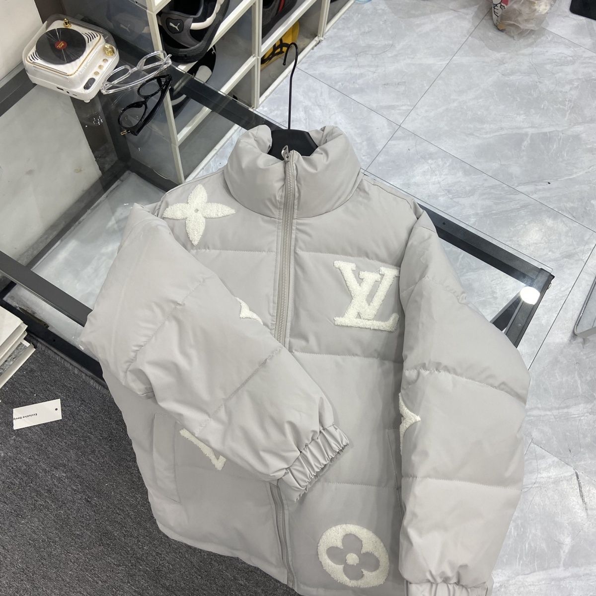 『M-2XL』スタンドカラーの冬用中綿ジャケット。暖かくてトレンド感があり、カップルにぴったりのマッチングスタイル。