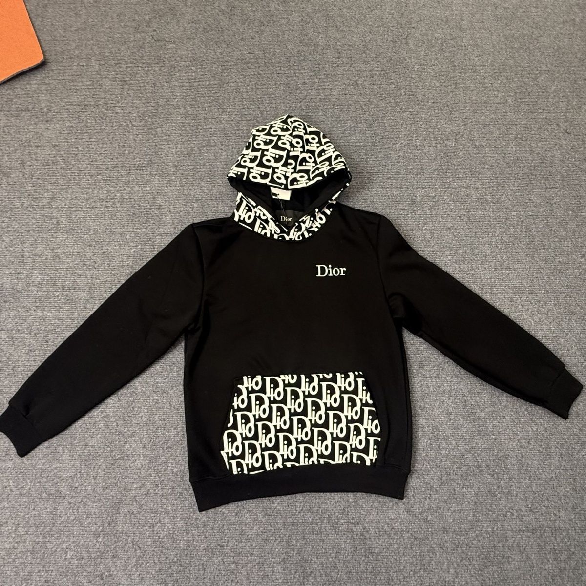 『L-4XL』暖かくてスタイリッシュな、裏起毛の長袖フード付きスウェットシャツ