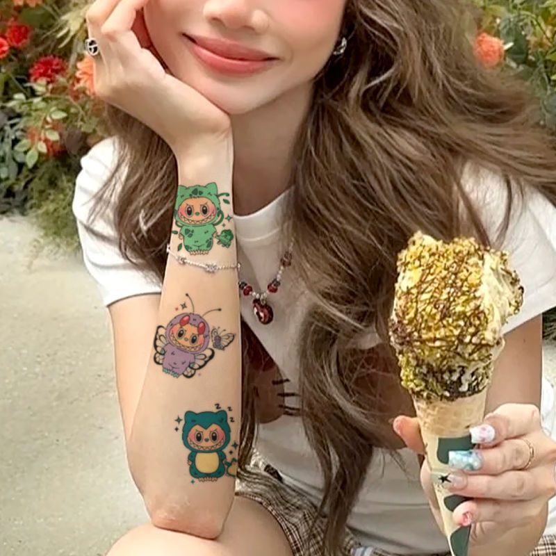 Labubu 漫画カラータトゥーステッカー、高価値トレンド、個性的、防水、長持ち、リアルな花の腕ステッカー