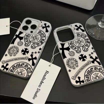 新しいiPhoneケース用のChrome Heartsバッジ