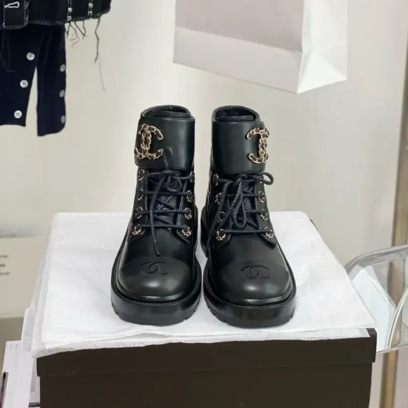 『225-250』美人度アップ トレンド 高品質 デザイン感 合わせやすい ショートブーツ