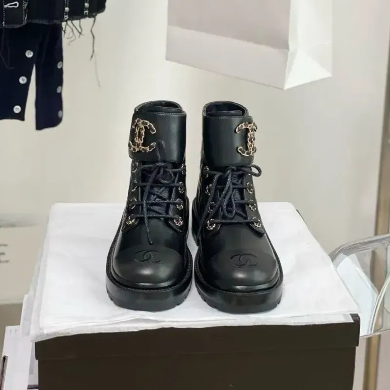 『225-250』美人度アップ トレンド 高品質 デザイン感 合わせやすい ショートブーツ