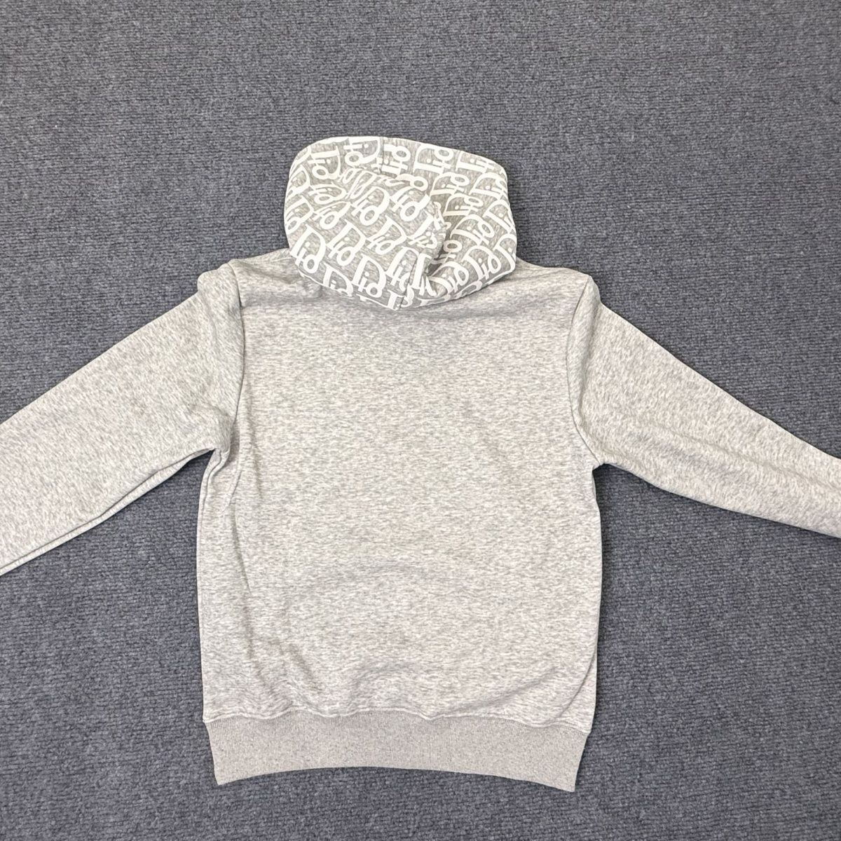 『L-4XL』暖かくてスタイリッシュな、裏起毛の長袖フード付きスウェットシャツ