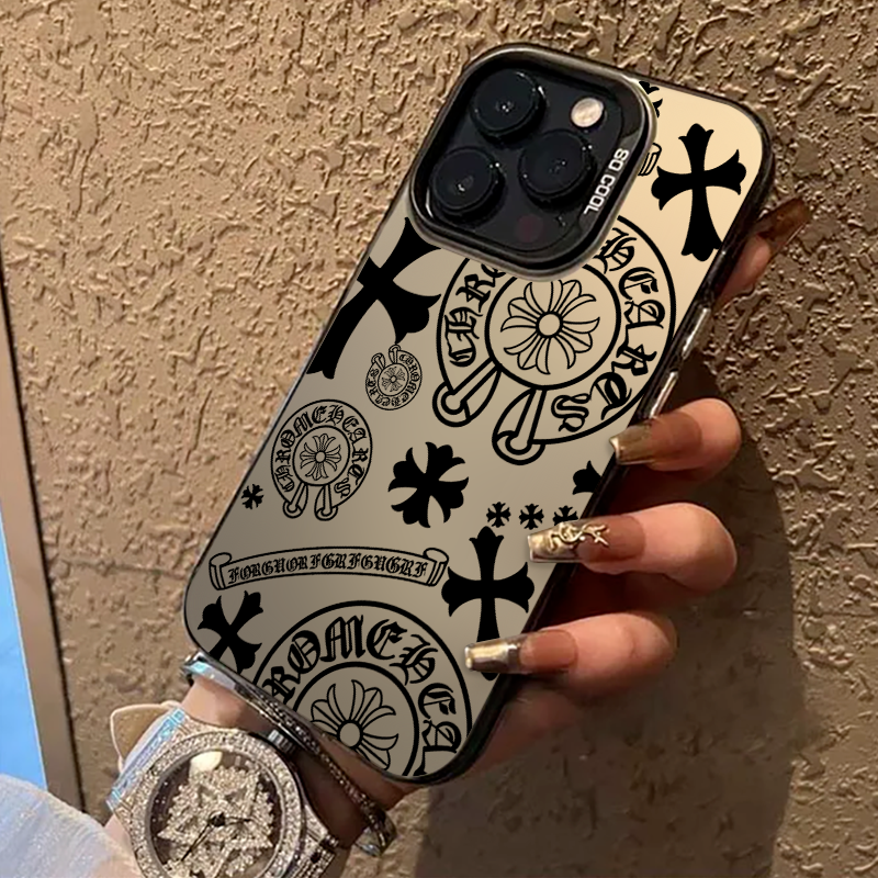 新しいiPhoneケース用のChrome Heartsバッジ