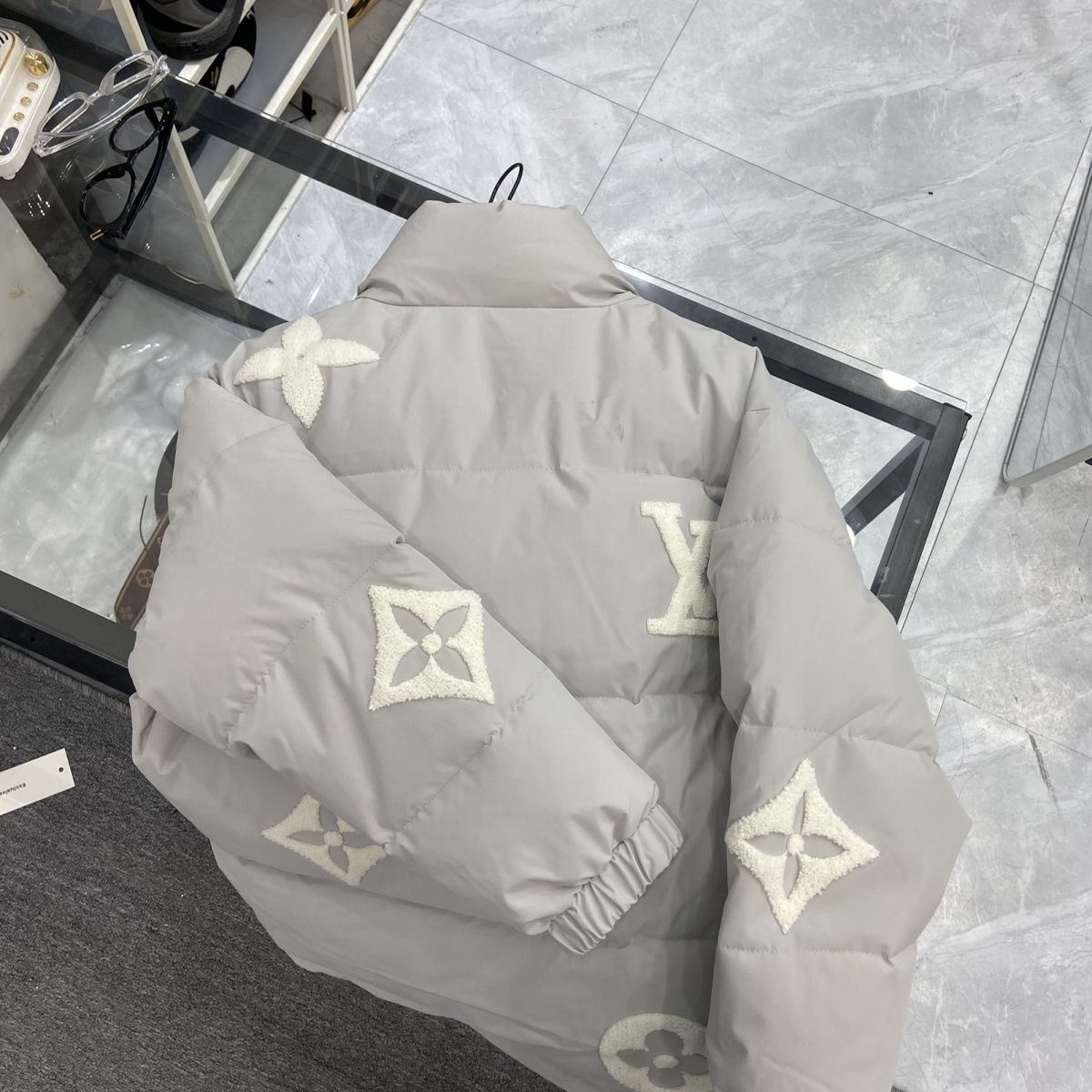 『M-2XL』スタンドカラーの冬用中綿ジャケット。暖かくてトレンド感があり、カップルにぴったりのマッチングスタイル。