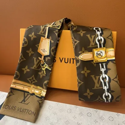 上品で洗練された雰囲気 大人の女性にふさわしい 滑らかな質感 魅力的 スカーフ