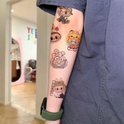 Labubu 漫画カラータトゥーステッカー、高価値トレンド、個性的、防水、長持ち、リアルな花の腕ステッカー