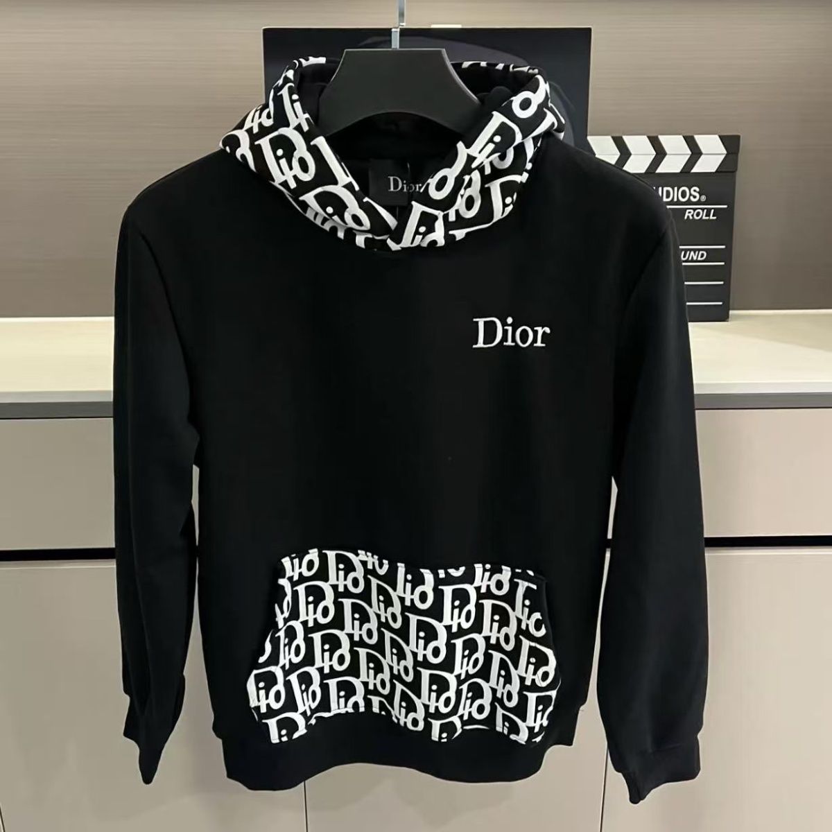 『L-4XL』暖かくてスタイリッシュな、裏起毛の長袖フード付きスウェットシャツ