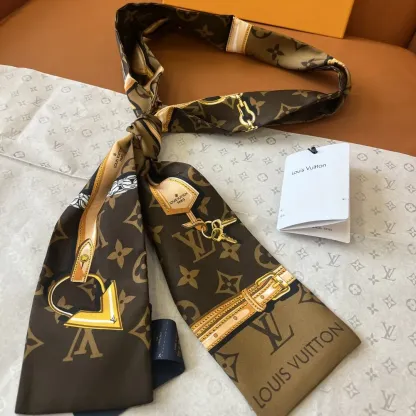 上品で洗練された雰囲気 大人の女性にふさわしい 滑らかな質感 魅力的 スカーフ