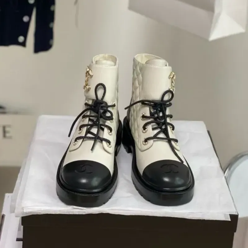 『225-250』美人度アップ トレンド 高品質 デザイン感 合わせやすい ショートブーツ