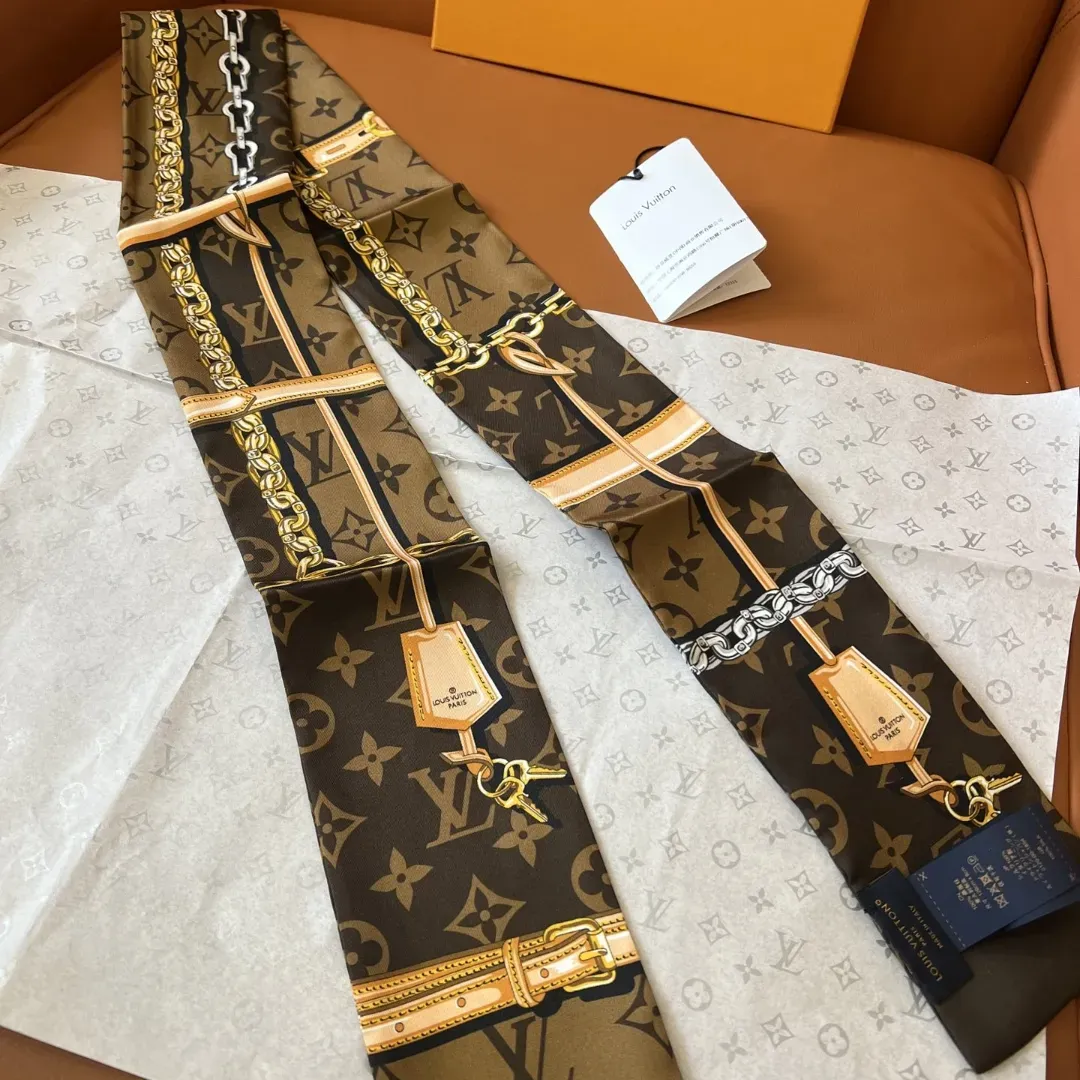 上品で洗練された雰囲気 大人の女性にふさわしい 滑らかな質感 魅力的 スカーフ