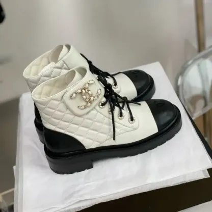 『225-250』美人度アップ トレンド 高品質 デザイン感 合わせやすい ショートブーツ