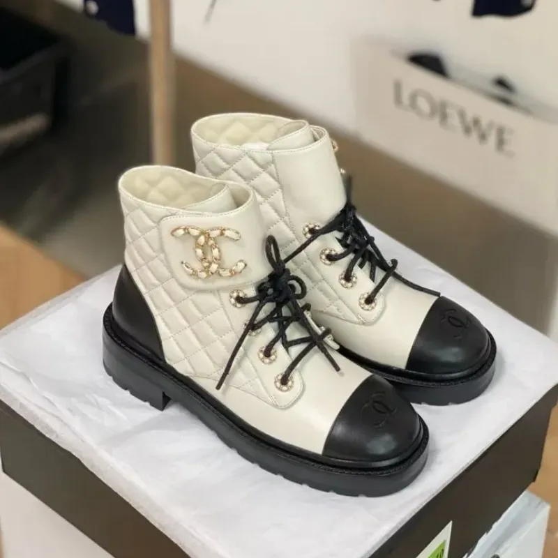 『225-250』美人度アップ トレンド 高品質 デザイン感 合わせやすい ショートブーツ