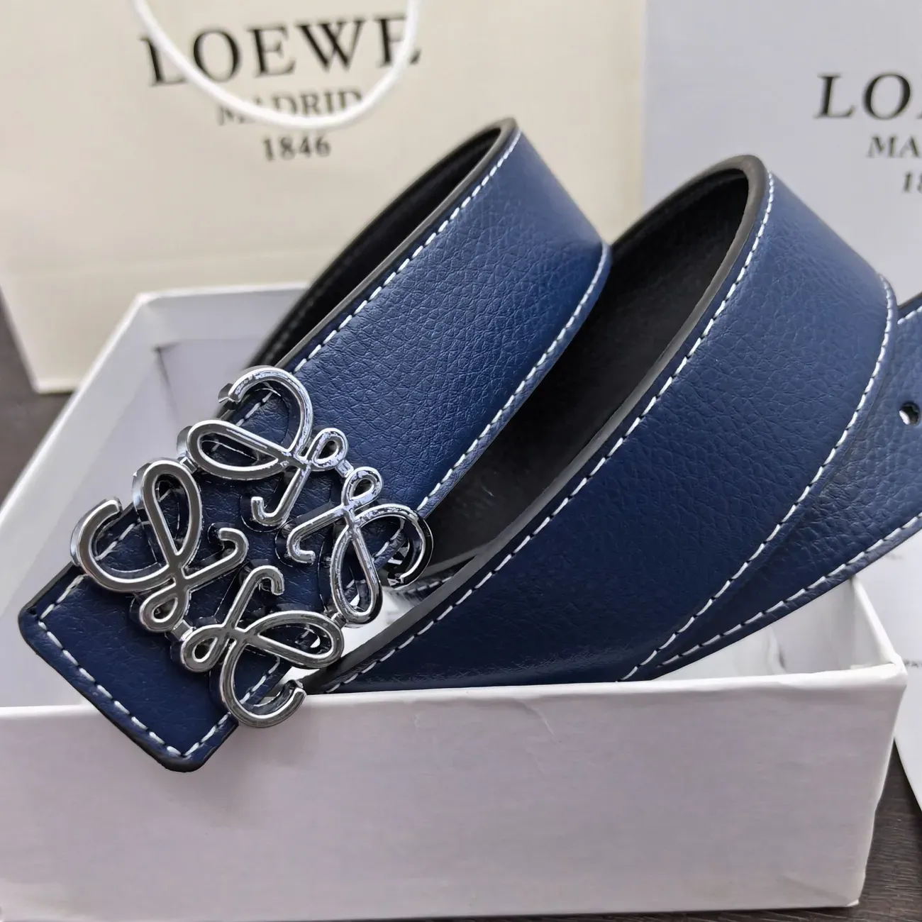 メンズの新しい高級ベルトインターネットの有名人と同じファッションオールマッチの高級ベルト