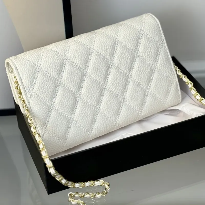 今季も大流行 トレンド クラシックシンプル 高級感 モダン 財布