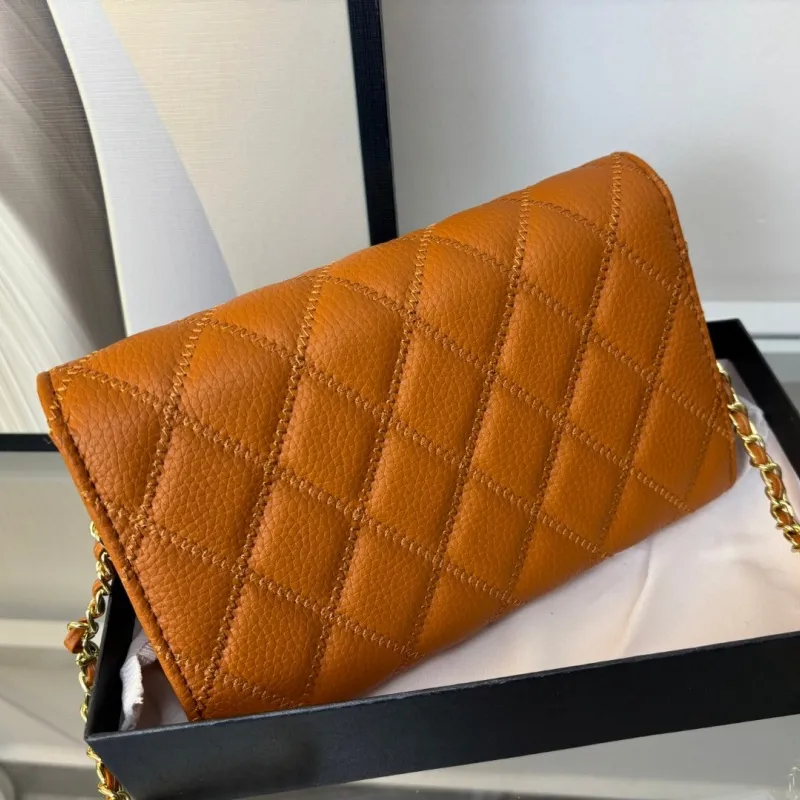 今季も大流行 トレンド クラシックシンプル 高級感 モダン 財布