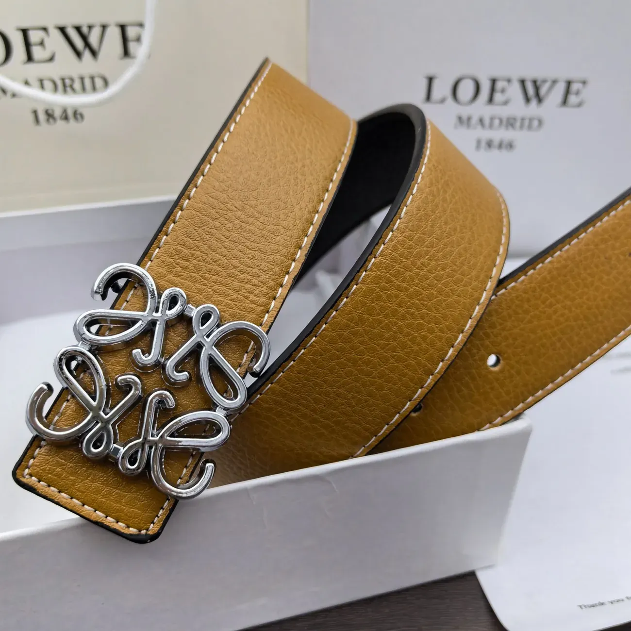 メンズの新しい高級ベルトインターネットの有名人と同じファッションオールマッチの高級ベルト