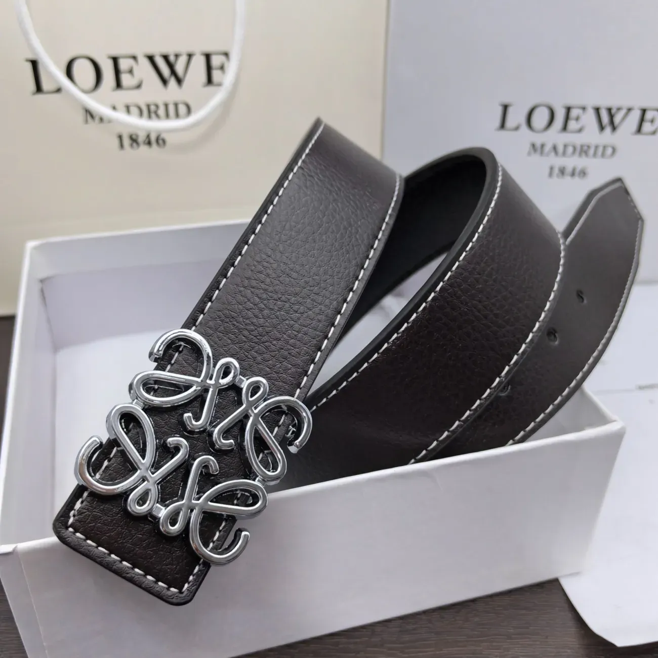 メンズの新しい高級ベルトインターネットの有名人と同じファッションオールマッチの高級ベルト