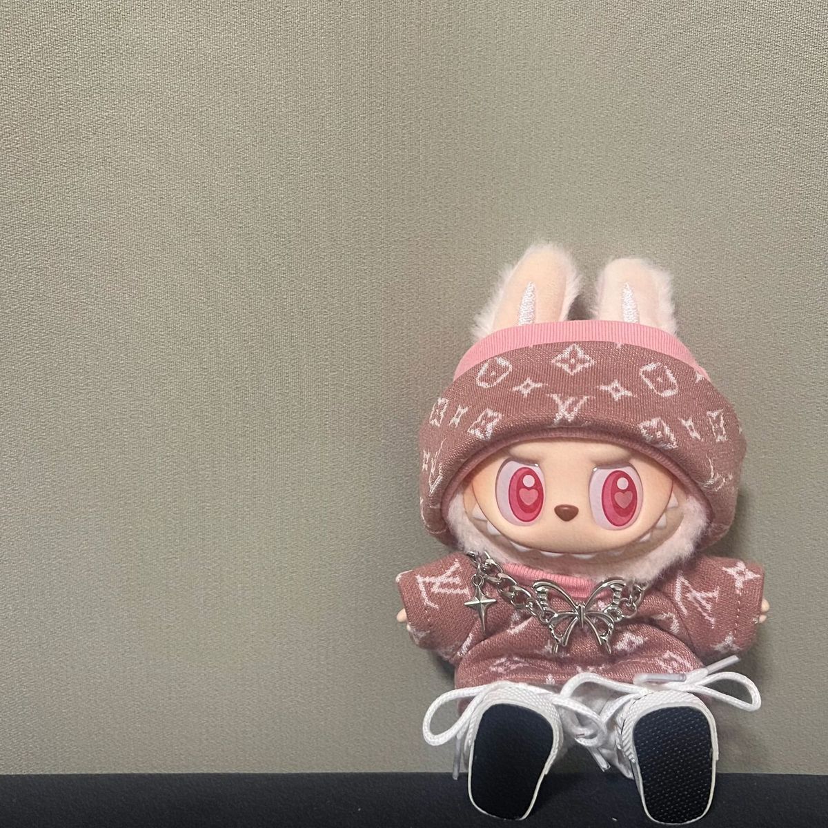 17cm labubuビニール人形の服ニットトレンディなプリント帽子1、2、3世代ユニバーサルスーツ服