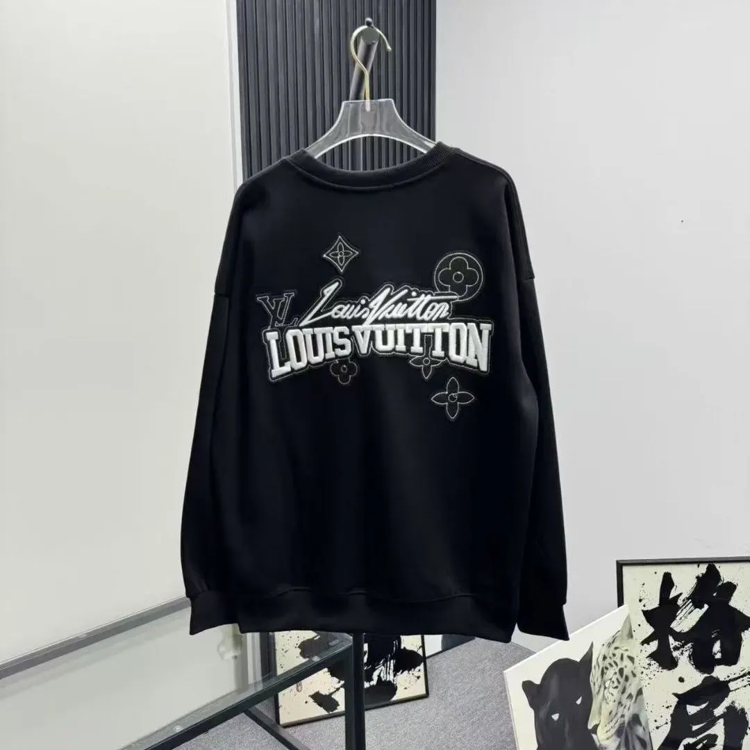 2025年トレンドの刺繍入りメンズスウェットシャツ。ルーズフィット、クルーネック、万能な新作長袖トップス。