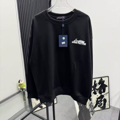 2025年トレンドの刺繍入りメンズスウェットシャツ。ルーズフィット、クルーネック、万能な新作長袖トップス。