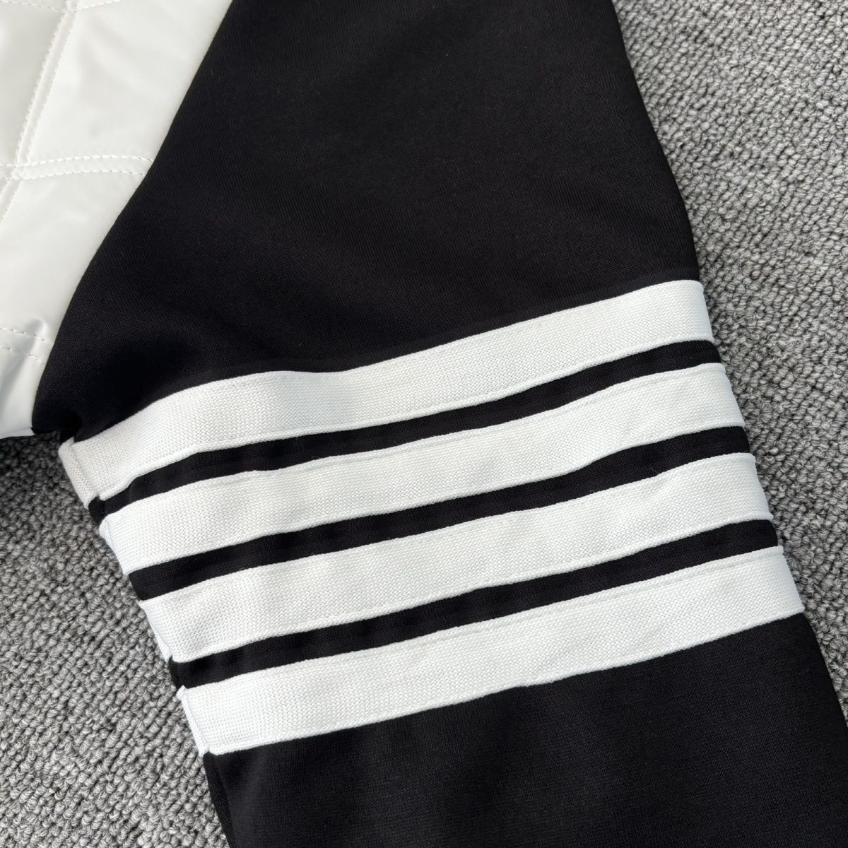 クラシックな秋冬用コットンパッド入りコート、男女兼用の暖かくカジュアルなコットンパッド入りジャケット。