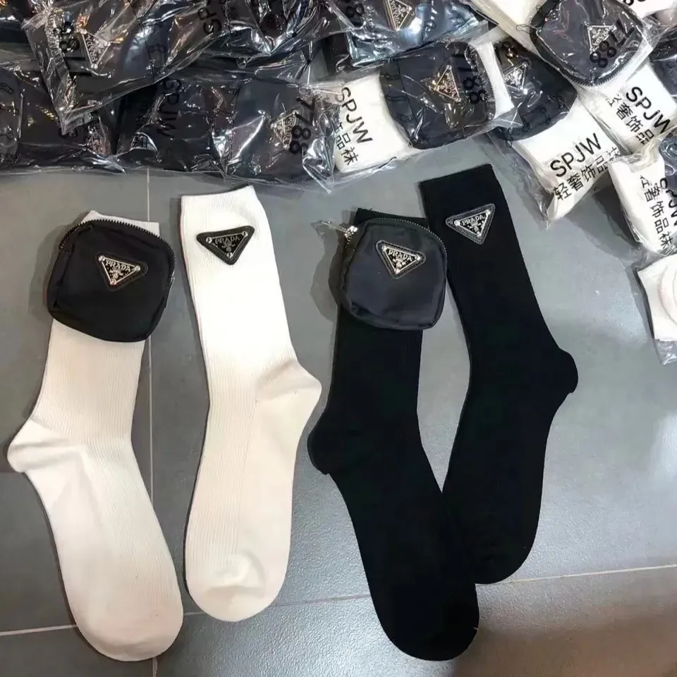 絶対欲しい！特別なデザイン 取り外し可能 小銭入れ コインケース付き ソックス