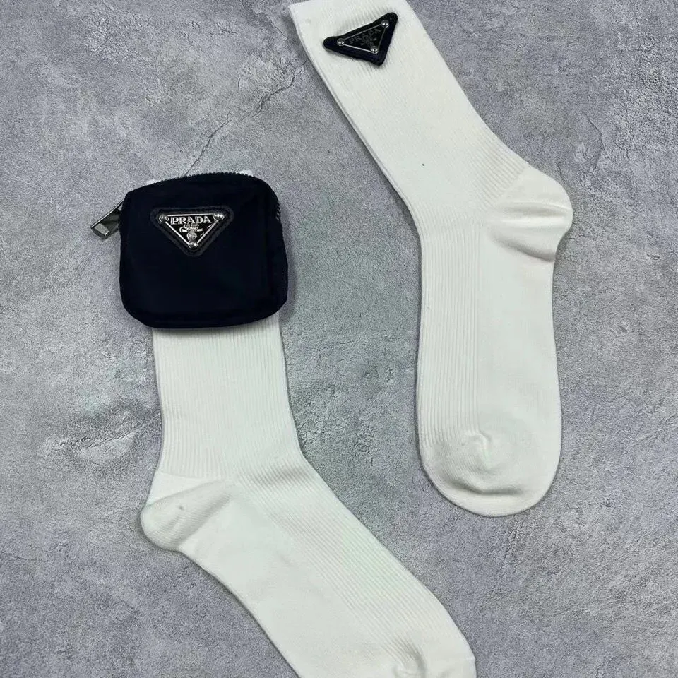 絶対欲しい！特別なデザイン 取り外し可能 小銭入れ コインケース付き ソックス