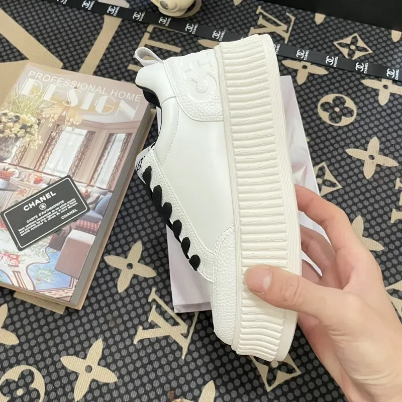 『34-39』人気上昇中 ふわふわ 快適 通気性 ファッション クラシック 合わせやすい カジュアルシューズ