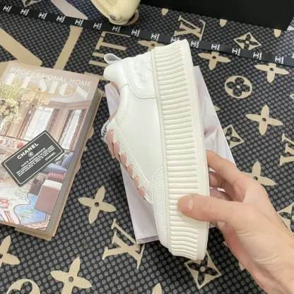 『34-39』人気上昇中 ふわふわ 快適 通気性 ファッション クラシック 合わせやすい カジュアルシューズ