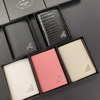 話題沸騰中ファッション シンプル 高品質 クラシック カードスロット多数 財布