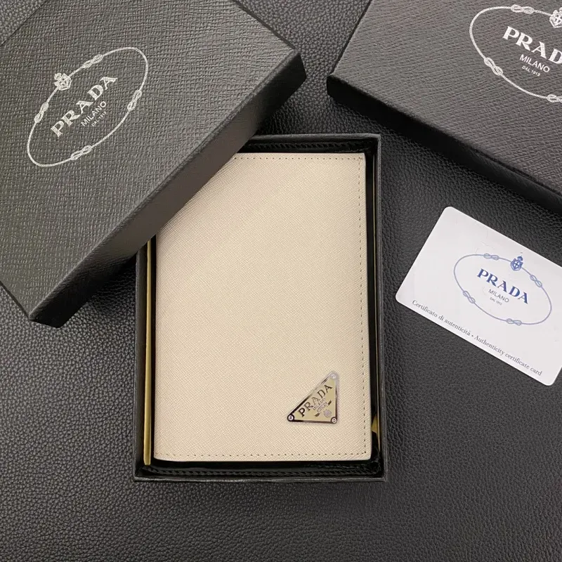 話題沸騰中ファッション シンプル 高品質 クラシック カードスロット多数 財布