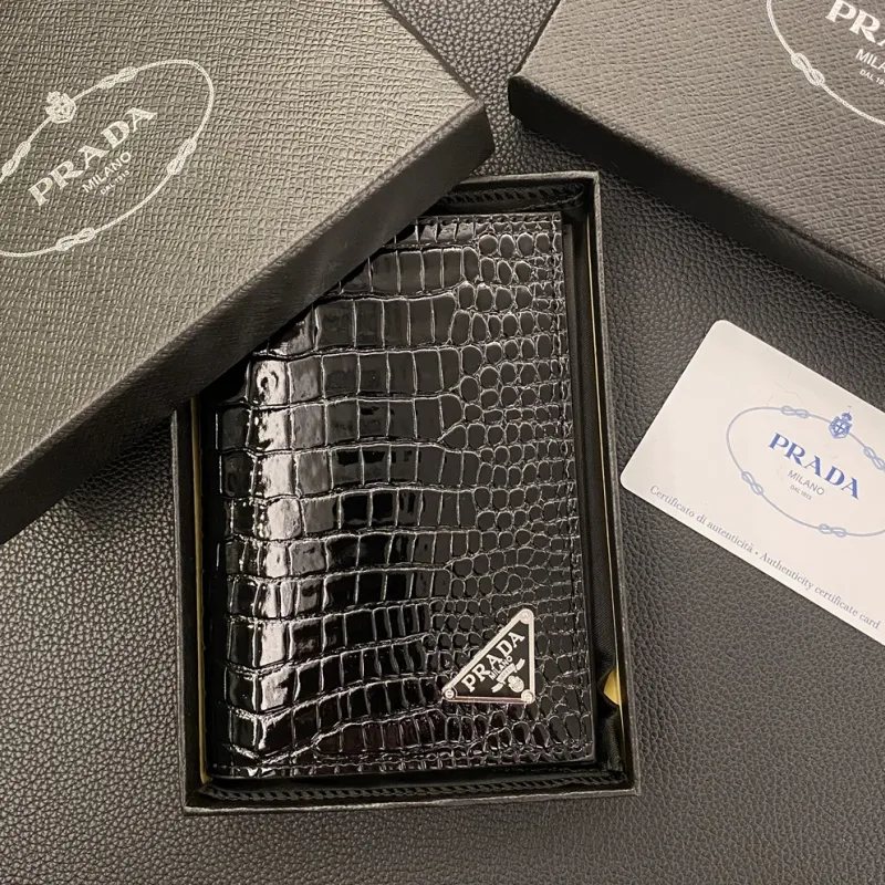 話題沸騰中ファッション シンプル 高品質 クラシック カードスロット多数 財布