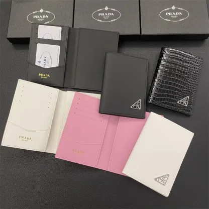 話題沸騰中ファッション シンプル 高品質 クラシック カードスロット多数 財布