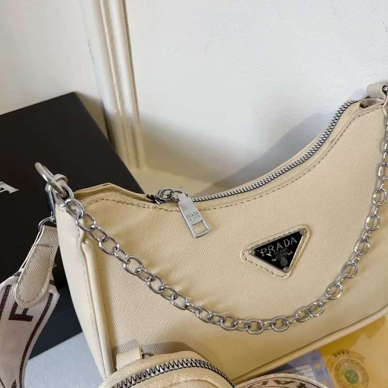 大人可愛い トレンド シンプル 収納力抜群 高品質 エレガントショルダーバッグ