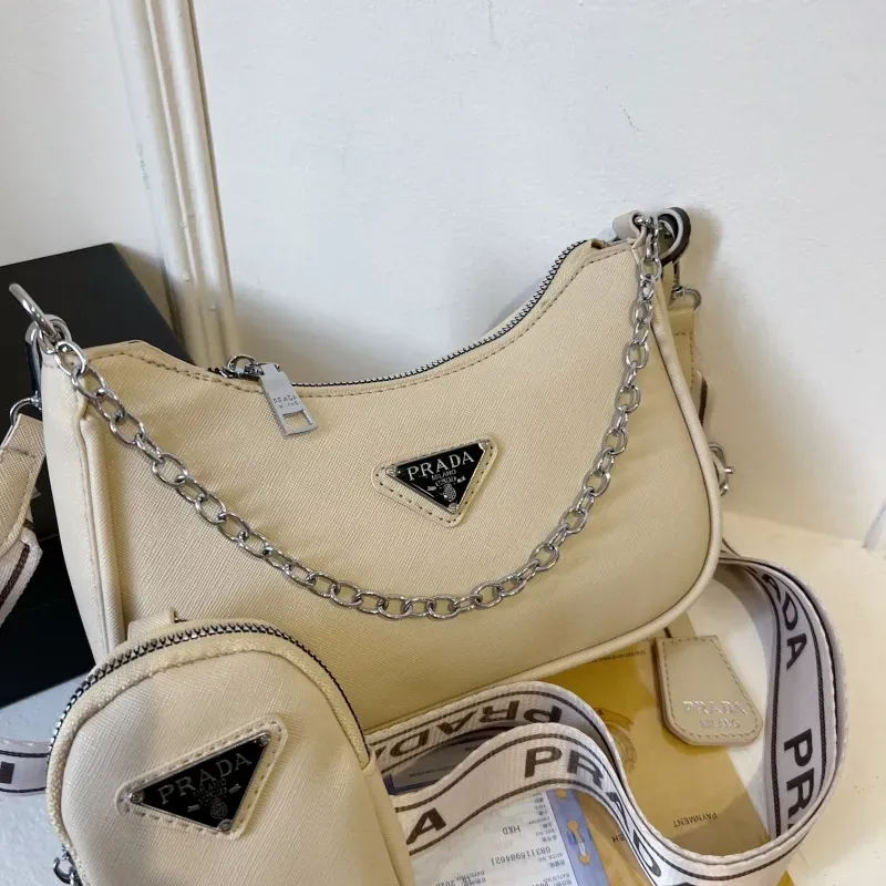 大人可愛い トレンド シンプル 収納力抜群 高品質 エレガントショルダーバッグ