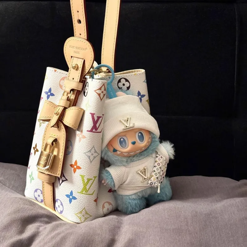 圧倒的セクシー 好感度UP スウィート ノームコア labubuぬいぐるみペンダント 服