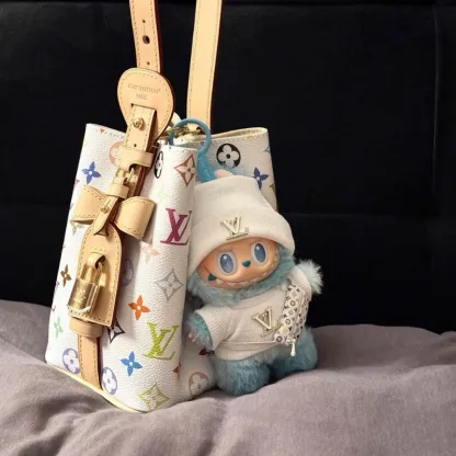 圧倒的セクシー 好感度UP スウィート ノームコア labubuぬいぐるみペンダント 服