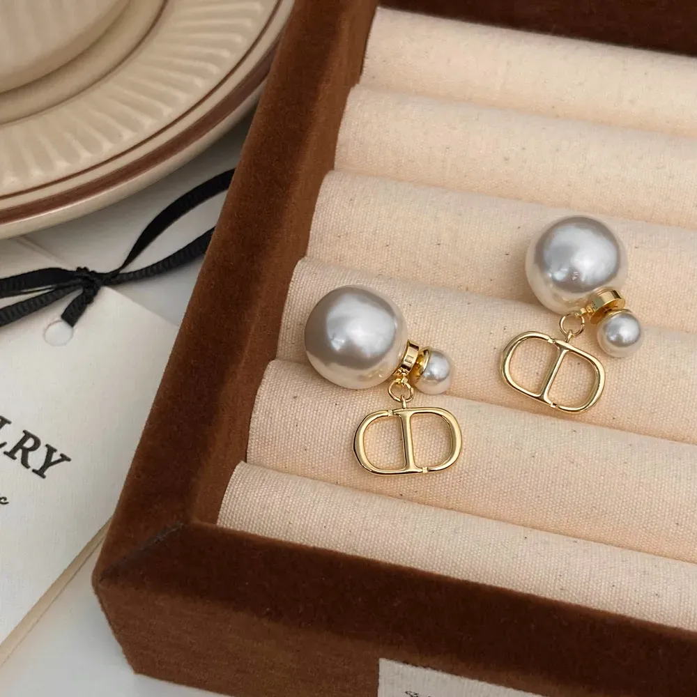 クラシック エレガント軽量 高級感あふれる ピアス