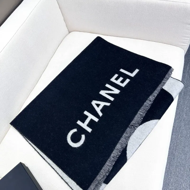 大人可愛い 高級感 トレンド 秋冬 暖かい マフラー