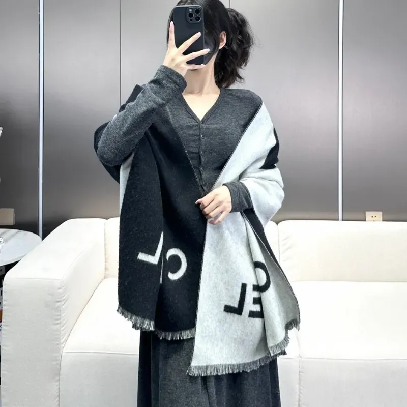 大人可愛い 高級感 トレンド 秋冬 暖かい マフラー