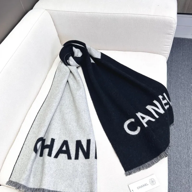 大人可愛い 高級感 トレンド 秋冬 暖かい マフラー