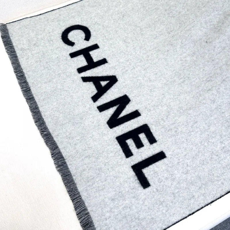 大人可愛い 高級感 トレンド 秋冬 暖かい マフラー